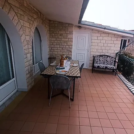 Karlo Apartment