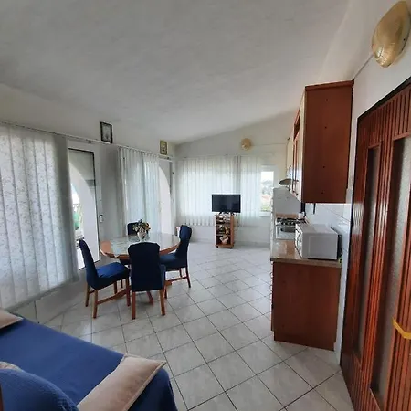 Karlo Apartment